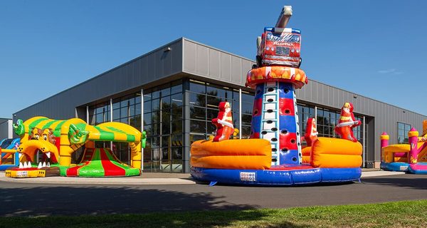 JB Inflatables; Springkussen fabrikant Meppel, koop springkussens en inflatables online
