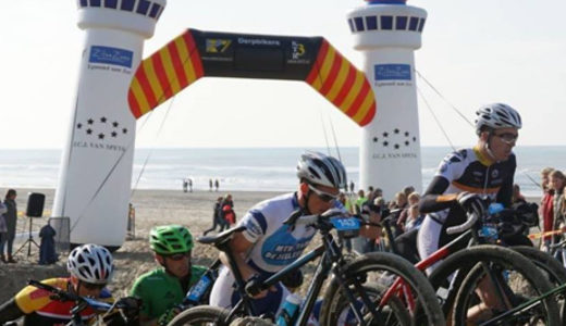 Derpbikers Egmond aan Zee reclameboog