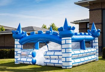 Opblaasbaar open bubble boarding park springkussen met schuim te koop in thema ridder kasteel knight castle voor kinderen