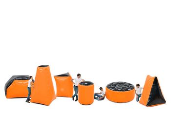 Opblaasbare oranje battle obstakel set van 6 stuks kopen voor zowel jong als oud. Bestel opblaasbare battle obstakel sets nu online bij JB Inflatables Nederland 