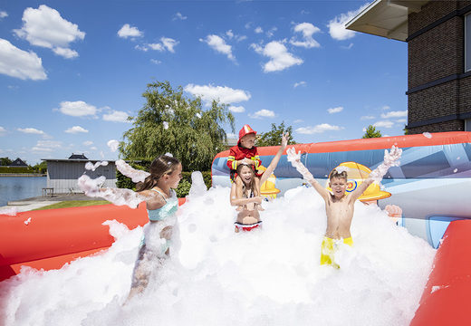 Opblaasbaar bubble park met schuim in brandweer thema te kopen voor kids
