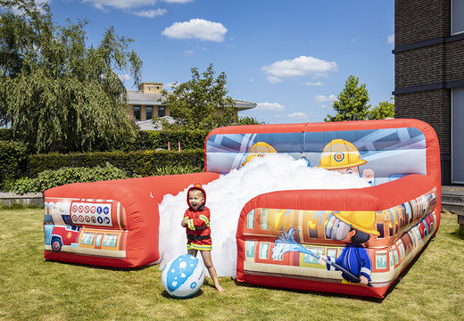 Opblaasbaar bubble park met schuim in brandweer thema te koop voor kinderen